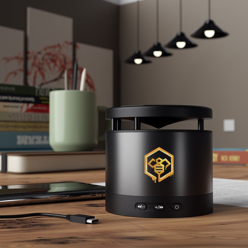 Social BEES University - Altavoz Bluetooth de metal y base de carga inalámbrica